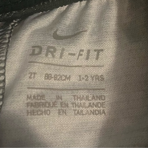 NIKE Dry Fit Elastic Waist Shorts - Picture 5 of 5